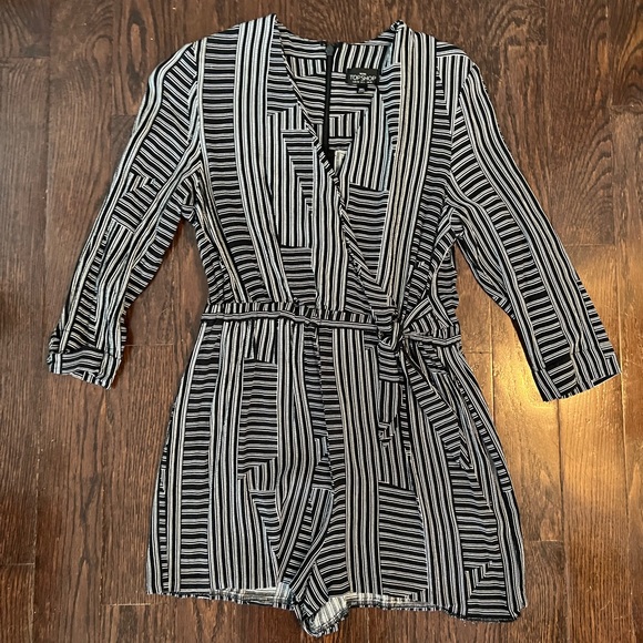 Topshop black and white 3/4 sleeve length surplus wrap top romper - Picture 2 of 4